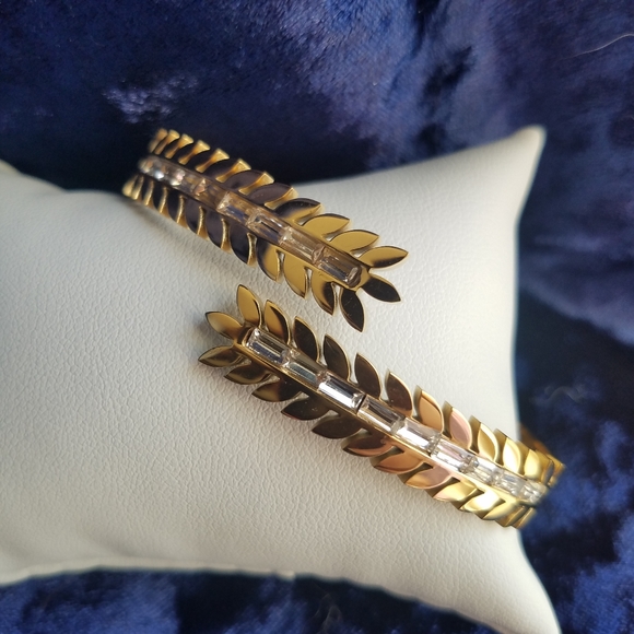 Swarovski Elements Gold Tone Stainless Open Bangle Cuff Bracelet NEW - Picture 8 of 10